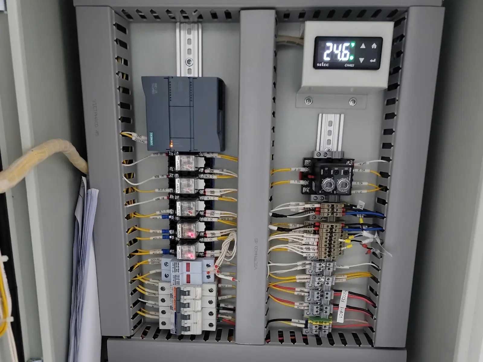 Tủ điều khiển HVAC - màn hình LED