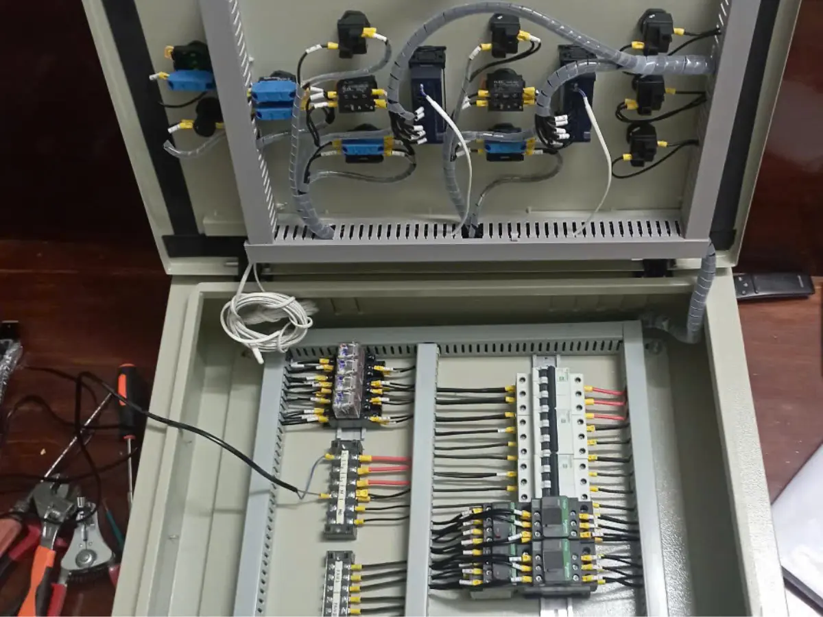 Thiết kế tủ điện theo yêu cầu